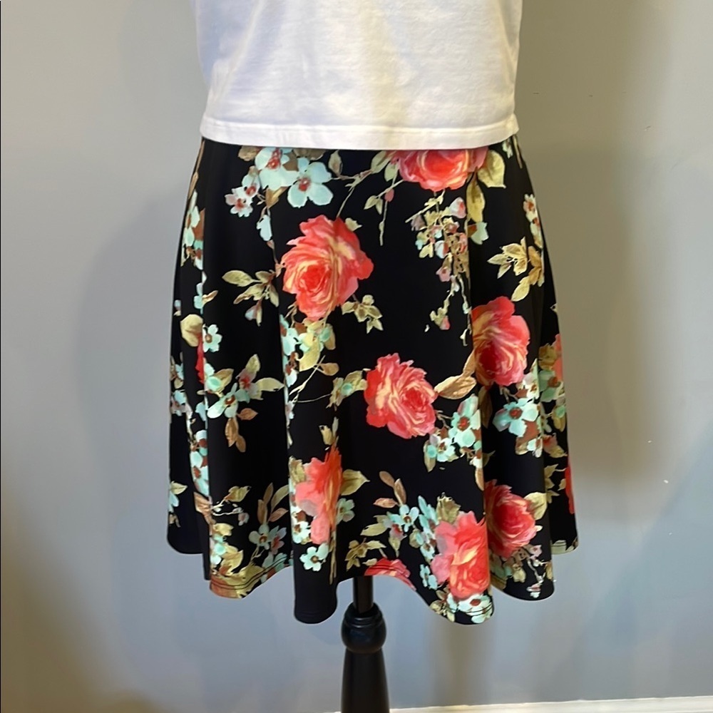 Floral Black Skirt zips in back small size